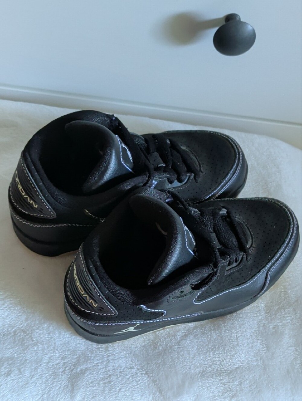 Jordan Kids Black Sneakers Trimmed In White - Picture 10 of 10